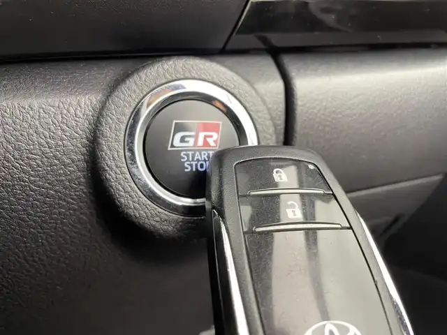 トヨタ ハイラックス Z GRスポーツ 宮城県 2023(令5)年 2.5万km スーパーホワイトⅡ 純正ナビ　/全周囲カメラ　/純正ベッドライナー　/トノカバー　/ＲＡＹＳ１７インチアルミ　/フロントリフトアップ　/ＴＯＹＯＴＡデカール　/オーバーフェンダー　/専用レッドキャリパー/純正ラバーマット/パワーシート　/ハーフレザーシート/ＥＴＣ　/前後ドライブレコーダー/アダプティブクルーズコントロール/プリクラッシュセーフティ/レーンディパーチャーアラート /クリアランスソナー/禁煙車