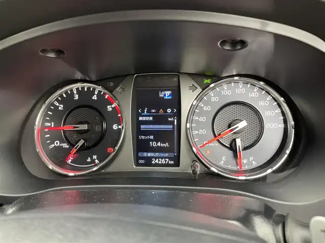 トヨタ ハイラックス Z GRスポーツ 宮城県 2023(令5)年 2.5万km スーパーホワイトⅡ 純正ナビ　/全周囲カメラ　/純正ベッドライナー　/トノカバー　/ＲＡＹＳ１７インチアルミ　/フロントリフトアップ　/ＴＯＹＯＴＡデカール　/オーバーフェンダー　/専用レッドキャリパー/純正ラバーマット/パワーシート　/ハーフレザーシート/ＥＴＣ　/前後ドライブレコーダー/アダプティブクルーズコントロール/プリクラッシュセーフティ/レーンディパーチャーアラート /クリアランスソナー/禁煙車