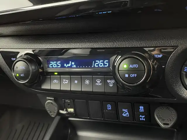 トヨタ ハイラックス Z GRスポーツ 宮城県 2023(令5)年 2.5万km スーパーホワイトⅡ 純正ナビ　/全周囲カメラ　/純正ベッドライナー　/トノカバー　/ＲＡＹＳ１７インチアルミ　/フロントリフトアップ　/ＴＯＹＯＴＡデカール　/オーバーフェンダー　/専用レッドキャリパー/純正ラバーマット/パワーシート　/ハーフレザーシート/ＥＴＣ　/前後ドライブレコーダー/アダプティブクルーズコントロール/プリクラッシュセーフティ/レーンディパーチャーアラート /クリアランスソナー/禁煙車