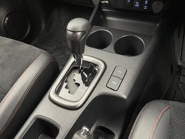 トヨタ ハイラックス Z GRスポーツ 宮城県 2023(令5)年 2.5万km スーパーホワイトⅡ 純正ナビ　/全周囲カメラ　/純正ベッドライナー　/トノカバー　/ＲＡＹＳ１７インチアルミ　/フロントリフトアップ　/ＴＯＹＯＴＡデカール　/オーバーフェンダー　/専用レッドキャリパー/純正ラバーマット/パワーシート　/ハーフレザーシート/ＥＴＣ　/前後ドライブレコーダー/アダプティブクルーズコントロール/プリクラッシュセーフティ/レーンディパーチャーアラート /クリアランスソナー/禁煙車