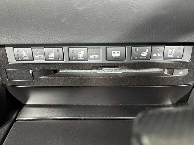 レクサス ＥＳ 300h Fスポーツ 神奈川県 2018(平30)年 2.3万km ホワイトノーヴァガラスフレーク ムーンルーフ/純正ナビゲーション/フルセグ　Bluetooth　CD DVD　SD　AUX　USB　Miracast/ハンズフリーパワートランクグリッド/ヘッドアップディスプレイ/デジタルインナーミラー/ブラインドスポットモニター/パーキングサポートブレーキ/セーフティシステムプラス/プリクラッシュセーフティ/レーントレーシングアシスト/アダブティブハイビームシステム/レーダークルーズコントロール/ロードサインアシスト/革巻きステアリング/ステアリングスイッチ/ステアリングヒーター/パドルシフト/合皮スポーツシート/前席パワーシート/シートヒーター/ベンチレーション/運転席ポジションメモリー/リア電動サンシェード/社外前方ドライブレコーダー/純正ビルトインETC2.0/電動パーキングブレーキ/オートブレーキホールド/プッシュスタート/スマートキー/純正リアスポイラー/純正19インチアルミホイール/3眼フルLEDヘッドランプ/オートライト/フロントフォグランプ