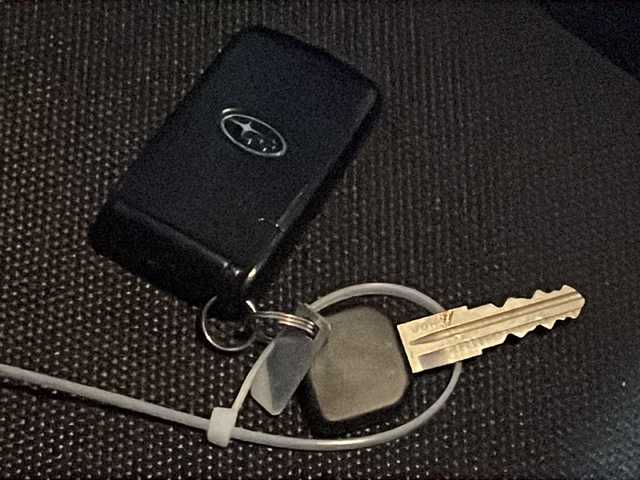 スバル ステラ カスタム R 福島県 2011(平23)年 12.5万km スパークリングオレンジメタリック メモリナビ　ＴＶ　ＥＴＣ　スペアキー　電格ミラー　純正フロアマット　純正ドアバイザー　社外１４インチＡＷ　プッシュスタート　スマートキー　ＨＩＤヘッドライト　フォグランプ　盗難防止システム　ＡＡＣ　