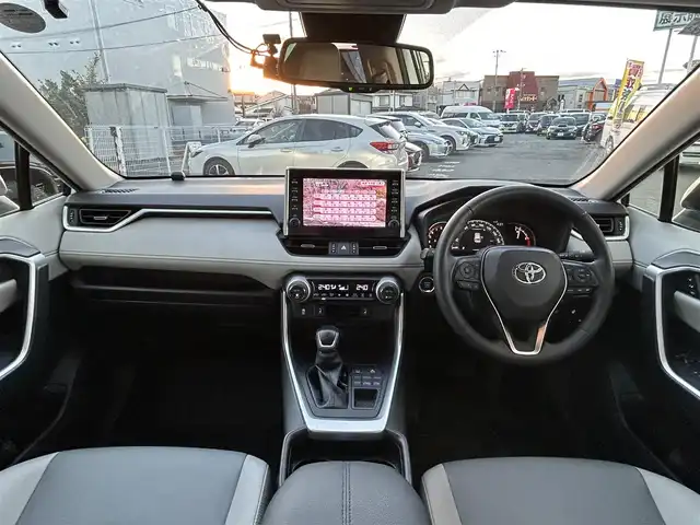 トヨタ ＲＡＶ４ G 岩手県 2021(令3)年 2.4万km ホワイトパールクリスタルシャイン ４ＷＤ　/純正9型ナビ　/(フルセグTV、BT。Miracast)/レーダークルコン　/白革シート　/ＥＴＣ　/バックカメラ　/サイドカメラ/全方位モニター　/ＴＶキャンセラー　/社外ドラレコ　/運転席パワーシート/前席シートヒーター　/シートメモリ/ステアリングヒーター　/電動リアゲート　/オートハイビーム/純正AW冬タイヤセット有/フロアゴムマット/革巻きステアリング/12V/120Wソケット/衝突軽減装置/USB×5/横滑り防止装置/スマートキー×2/保証書 取説
