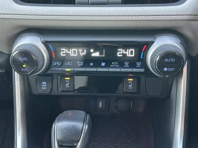 トヨタ ＲＡＶ４ G 岩手県 2021(令3)年 2.4万km ホワイトパールクリスタルシャイン ４ＷＤ　/純正9型ナビ　/(フルセグTV、BT。Miracast)/レーダークルコン　/白革シート　/ＥＴＣ　/バックカメラ　/サイドカメラ/全方位モニター　/ＴＶキャンセラー　/社外ドラレコ　/運転席パワーシート/前席シートヒーター　/シートメモリ/ステアリングヒーター　/電動リアゲート　/オートハイビーム/純正AW冬タイヤセット有/フロアゴムマット/革巻きステアリング/12V/120Wソケット/衝突軽減装置/USB×5/横滑り防止装置/スマートキー×2/保証書 取説