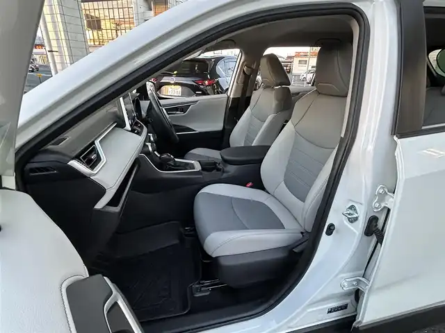 トヨタ ＲＡＶ４ G 岩手県 2021(令3)年 2.4万km ホワイトパールクリスタルシャイン ４ＷＤ　/純正9型ナビ　/(フルセグTV、BT。Miracast)/レーダークルコン　/白革シート　/ＥＴＣ　/バックカメラ　/サイドカメラ/全方位モニター　/ＴＶキャンセラー　/社外ドラレコ　/運転席パワーシート/前席シートヒーター　/シートメモリ/ステアリングヒーター　/電動リアゲート　/オートハイビーム/純正AW冬タイヤセット有/フロアゴムマット/革巻きステアリング/12V/120Wソケット/衝突軽減装置/USB×5/横滑り防止装置/スマートキー×2/保証書 取説