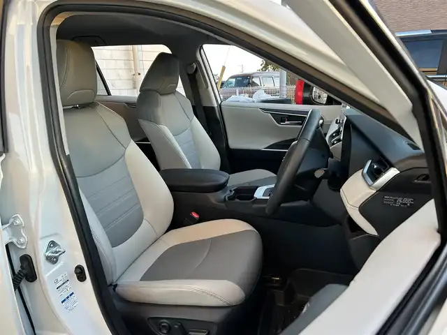 トヨタ ＲＡＶ４ G 岩手県 2021(令3)年 2.4万km ホワイトパールクリスタルシャイン ４ＷＤ　/純正9型ナビ　/(フルセグTV、BT。Miracast)/レーダークルコン　/白革シート　/ＥＴＣ　/バックカメラ　/サイドカメラ/全方位モニター　/ＴＶキャンセラー　/社外ドラレコ　/運転席パワーシート/前席シートヒーター　/シートメモリ/ステアリングヒーター　/電動リアゲート　/オートハイビーム/純正AW冬タイヤセット有/フロアゴムマット/革巻きステアリング/12V/120Wソケット/衝突軽減装置/USB×5/横滑り防止装置/スマートキー×2/保証書 取説