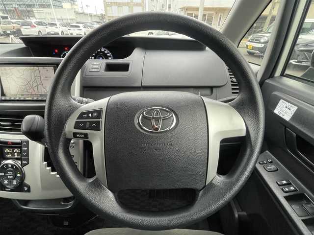 トヨタ ヴォクシー X Lエディション 島根県 2011(平23)年 9.6万km ホワイトパールクリスタルシャイン 社外メモリナビ　/(地デジＴＶ/ＤＶＤ再生)/ＥＴＣ　/バックカメラ　/片側パワースライドドア　/スマートキー/プッシュスタート　/純正ＨＩＤヘッドライト　/純正フロアマット　/社外１５インチアルミホイール/サマータイヤ積み込み/・205/50/ZR17/・溝3ミリ/・社外アルミホイール