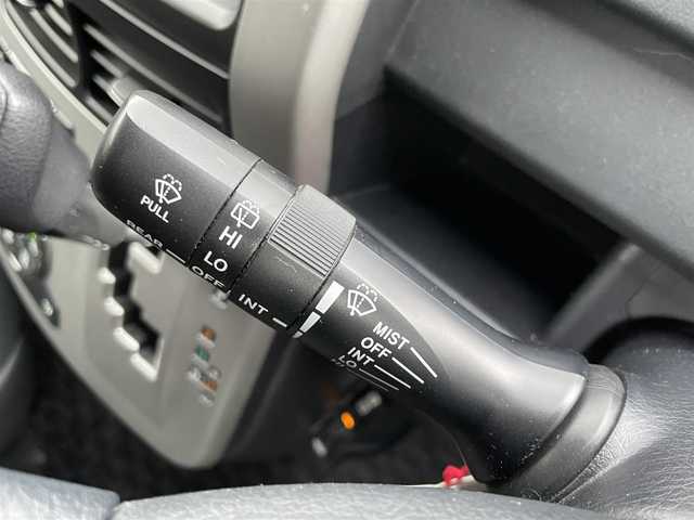 トヨタ ヴォクシー X Lエディション 島根県 2011(平23)年 9.6万km ホワイトパールクリスタルシャイン 社外メモリナビ　/(地デジＴＶ/ＤＶＤ再生)/ＥＴＣ　/バックカメラ　/片側パワースライドドア　/スマートキー/プッシュスタート　/純正ＨＩＤヘッドライト　/純正フロアマット　/社外１５インチアルミホイール/サマータイヤ積み込み/・205/50/ZR17/・溝3ミリ/・社外アルミホイール