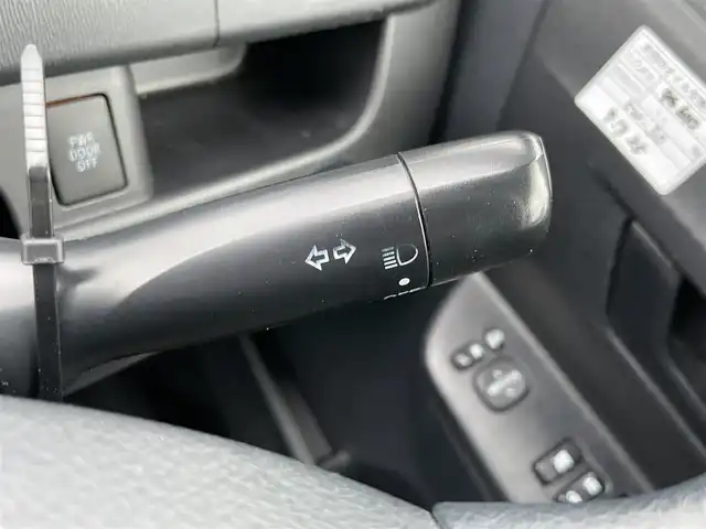 トヨタ ヴォクシー X Lエディション 島根県 2011(平23)年 9.6万km ホワイトパールクリスタルシャイン 社外メモリナビ　/(地デジＴＶ/ＤＶＤ再生)/ＥＴＣ　/バックカメラ　/片側パワースライドドア　/スマートキー/プッシュスタート　/純正ＨＩＤヘッドライト　/純正フロアマット　/社外１５インチアルミホイール/サマータイヤ積み込み/・205/50/ZR17/・溝3ミリ/・社外アルミホイール