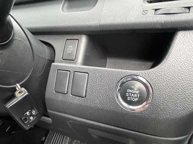 トヨタ ヴォクシー X Lエディション 島根県 2011(平23)年 9.6万km ホワイトパールクリスタルシャイン 社外メモリナビ　/(地デジＴＶ/ＤＶＤ再生)/ＥＴＣ　/バックカメラ　/片側パワースライドドア　/スマートキー/プッシュスタート　/純正ＨＩＤヘッドライト　/純正フロアマット　/社外１５インチアルミホイール/サマータイヤ積み込み/・205/50/ZR17/・溝3ミリ/・社外アルミホイール