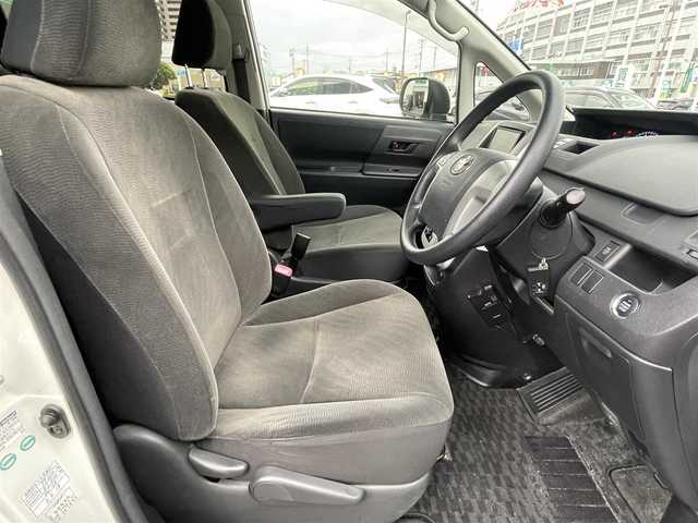 トヨタ ヴォクシー X Lエディション 島根県 2011(平23)年 9.6万km ホワイトパールクリスタルシャイン 社外メモリナビ　/(地デジＴＶ/ＤＶＤ再生)/ＥＴＣ　/バックカメラ　/片側パワースライドドア　/スマートキー/プッシュスタート　/純正ＨＩＤヘッドライト　/純正フロアマット　/社外１５インチアルミホイール/サマータイヤ積み込み/・205/50/ZR17/・溝3ミリ/・社外アルミホイール