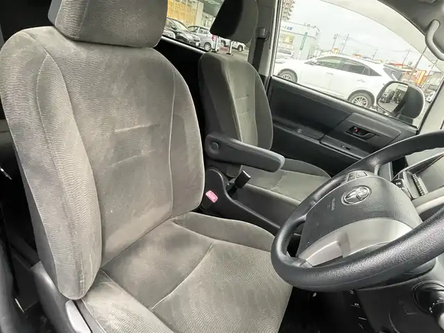 トヨタ ヴォクシー X Lエディション 島根県 2011(平23)年 9.6万km ホワイトパールクリスタルシャイン 社外メモリナビ　/(地デジＴＶ/ＤＶＤ再生)/ＥＴＣ　/バックカメラ　/片側パワースライドドア　/スマートキー/プッシュスタート　/純正ＨＩＤヘッドライト　/純正フロアマット　/社外１５インチアルミホイール/サマータイヤ積み込み/・205/50/ZR17/・溝3ミリ/・社外アルミホイール