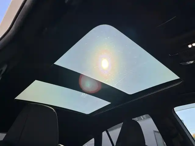 トヨタ ハリアー Z レザーパッケージ 三重県 2020(令2)年 5.6万km ホワイトパールクリスタルシャイン 調光パノラマルーフ/寒冷地仕様（デアイザー/リアフォグランプ）/パノラミックビューモニター/デジタルインナーミラー(前後方録画機能付)/JBLプレミアムサウンドシステム（9スピーカー）/TコネクトSDナビゲーションシステム(12.3インチディスプレイ)（Bluetooth/AppleCarPlay/AndroidAuto/AM/FM/USB/AUX/地デジTV）/ETC2.0/セーフティセンス（プリクラッシュセーフティ/レーントレーシングアシスト/レーダークルーズコントロール/アダプティプハイビームアシスト/ロードサインアシスト）/ブラインドスポットモニター/パーキングサポートブレーキ（前後方静止物/後方接近車両）/ハンズフリーパワーバックドア/ステアリングヒーター/パワーシート（運転席ポジションメモリー付/助手席）/ベンチレーション付快適温熱シート（運転席/助手席）/ダークグレーステッチ入ブラック革シート/プロジェクター式LEDヘッドランプ/デイタイムランニングランプ/ボディ同色ミラー（電動オート格納機能/ヒーター/ウインカー/足元照明付）/雨滴感応式フロントワイパー/スマートエントリー/プッシュスタート/スペアキー