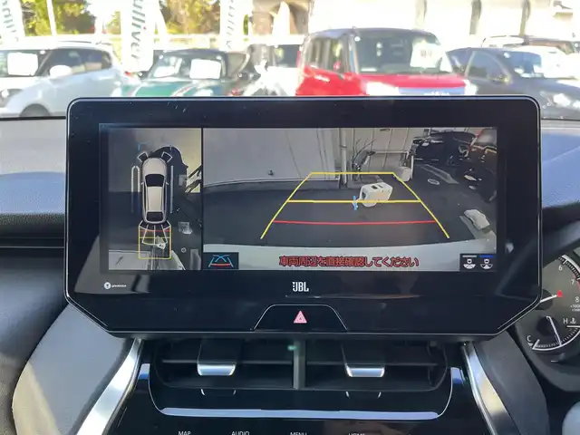 トヨタ ハリアー Z レザーパッケージ 三重県 2020(令2)年 5.6万km ホワイトパールクリスタルシャイン 調光パノラマルーフ/寒冷地仕様（デアイザー/リアフォグランプ）/パノラミックビューモニター/デジタルインナーミラー(前後方録画機能付)/JBLプレミアムサウンドシステム（9スピーカー）/TコネクトSDナビゲーションシステム(12.3インチディスプレイ)（Bluetooth/AppleCarPlay/AndroidAuto/AM/FM/USB/AUX/地デジTV）/ETC2.0/セーフティセンス（プリクラッシュセーフティ/レーントレーシングアシスト/レーダークルーズコントロール/アダプティプハイビームアシスト/ロードサインアシスト）/ブラインドスポットモニター/パーキングサポートブレーキ（前後方静止物/後方接近車両）/ハンズフリーパワーバックドア/ステアリングヒーター/パワーシート（運転席ポジションメモリー付/助手席）/ベンチレーション付快適温熱シート（運転席/助手席）/ダークグレーステッチ入ブラック革シート/プロジェクター式LEDヘッドランプ/デイタイムランニングランプ/ボディ同色ミラー（電動オート格納機能/ヒーター/ウインカー/足元照明付）/雨滴感応式フロントワイパー/スマートエントリー/プッシュスタート/スペアキー