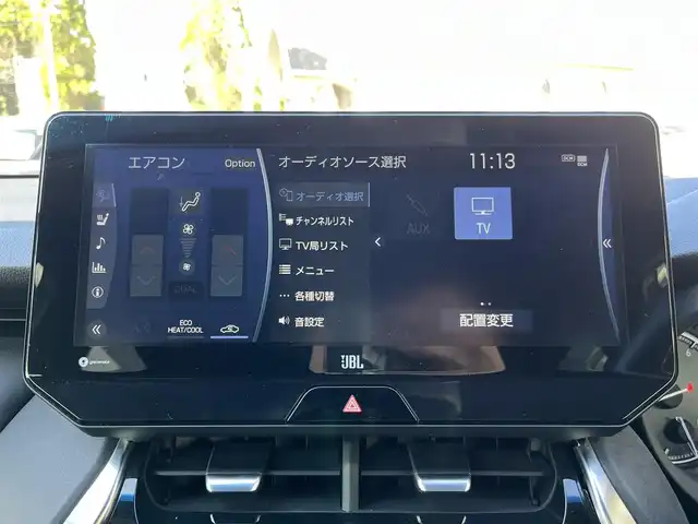 トヨタ ハリアー Z レザーパッケージ 三重県 2020(令2)年 5.6万km ホワイトパールクリスタルシャイン 調光パノラマルーフ/寒冷地仕様（デアイザー/リアフォグランプ）/パノラミックビューモニター/デジタルインナーミラー(前後方録画機能付)/JBLプレミアムサウンドシステム（9スピーカー）/TコネクトSDナビゲーションシステム(12.3インチディスプレイ)（Bluetooth/AppleCarPlay/AndroidAuto/AM/FM/USB/AUX/地デジTV）/ETC2.0/セーフティセンス（プリクラッシュセーフティ/レーントレーシングアシスト/レーダークルーズコントロール/アダプティプハイビームアシスト/ロードサインアシスト）/ブラインドスポットモニター/パーキングサポートブレーキ（前後方静止物/後方接近車両）/ハンズフリーパワーバックドア/ステアリングヒーター/パワーシート（運転席ポジションメモリー付/助手席）/ベンチレーション付快適温熱シート（運転席/助手席）/ダークグレーステッチ入ブラック革シート/プロジェクター式LEDヘッドランプ/デイタイムランニングランプ/ボディ同色ミラー（電動オート格納機能/ヒーター/ウインカー/足元照明付）/雨滴感応式フロントワイパー/スマートエントリー/プッシュスタート/スペアキー