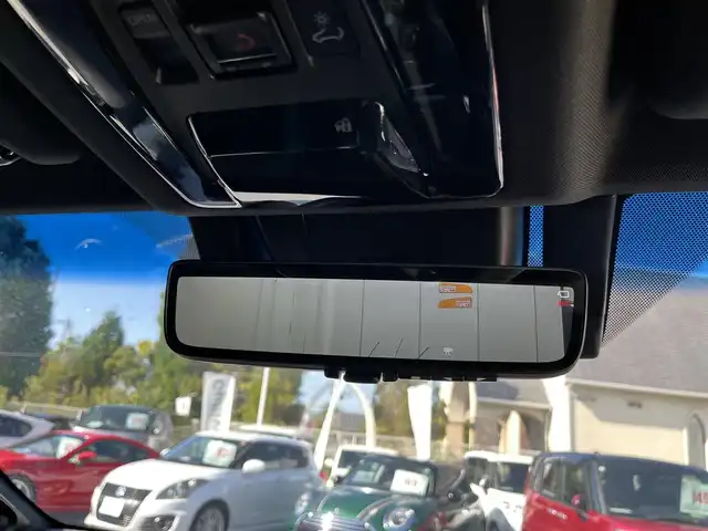 トヨタ ハリアー Z レザーパッケージ 三重県 2020(令2)年 5.6万km ホワイトパールクリスタルシャイン 調光パノラマルーフ/寒冷地仕様（デアイザー/リアフォグランプ）/パノラミックビューモニター/デジタルインナーミラー(前後方録画機能付)/JBLプレミアムサウンドシステム（9スピーカー）/TコネクトSDナビゲーションシステム(12.3インチディスプレイ)（Bluetooth/AppleCarPlay/AndroidAuto/AM/FM/USB/AUX/地デジTV）/ETC2.0/セーフティセンス（プリクラッシュセーフティ/レーントレーシングアシスト/レーダークルーズコントロール/アダプティプハイビームアシスト/ロードサインアシスト）/ブラインドスポットモニター/パーキングサポートブレーキ（前後方静止物/後方接近車両）/ハンズフリーパワーバックドア/ステアリングヒーター/パワーシート（運転席ポジションメモリー付/助手席）/ベンチレーション付快適温熱シート（運転席/助手席）/ダークグレーステッチ入ブラック革シート/プロジェクター式LEDヘッドランプ/デイタイムランニングランプ/ボディ同色ミラー（電動オート格納機能/ヒーター/ウインカー/足元照明付）/雨滴感応式フロントワイパー/スマートエントリー/プッシュスタート/スペアキー