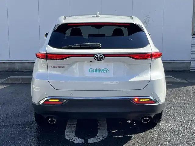 トヨタ ハリアー Z レザーパッケージ 三重県 2020(令2)年 5.6万km ホワイトパールクリスタルシャイン 調光パノラマルーフ/寒冷地仕様（デアイザー/リアフォグランプ）/パノラミックビューモニター/デジタルインナーミラー(前後方録画機能付)/JBLプレミアムサウンドシステム（9スピーカー）/TコネクトSDナビゲーションシステム(12.3インチディスプレイ)（Bluetooth/AppleCarPlay/AndroidAuto/AM/FM/USB/AUX/地デジTV）/ETC2.0/セーフティセンス（プリクラッシュセーフティ/レーントレーシングアシスト/レーダークルーズコントロール/アダプティプハイビームアシスト/ロードサインアシスト）/ブラインドスポットモニター/パーキングサポートブレーキ（前後方静止物/後方接近車両）/ハンズフリーパワーバックドア/ステアリングヒーター/パワーシート（運転席ポジションメモリー付/助手席）/ベンチレーション付快適温熱シート（運転席/助手席）/ダークグレーステッチ入ブラック革シート/プロジェクター式LEDヘッドランプ/デイタイムランニングランプ/ボディ同色ミラー（電動オート格納機能/ヒーター/ウインカー/足元照明付）/雨滴感応式フロントワイパー/スマートエントリー/プッシュスタート/スペアキー