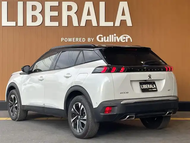 プジョー ２００８ GT 高知県 2022(令4)年 2.4万km パール 純正ディスプレイオーディオ/　【AppleCarPlay/ＡｎｄｒｏｉｄＡｕｔｏ】/サンルーフ/アクティブセーフティブレーキ/クルーズコントロール/ブラインドスポットモニター/レーンキープアシスト/インテリジェントハイビーム/パーキングセンサー/タイヤ空気圧警告/アンビエンスライト/ハーフレザーシート/シートヒーター