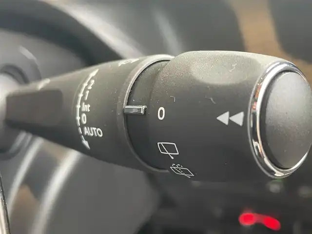 プジョー ２００８ GT 高知県 2022(令4)年 2.4万km パール 純正ディスプレイオーディオ/　【AppleCarPlay/ＡｎｄｒｏｉｄＡｕｔｏ】/サンルーフ/アクティブセーフティブレーキ/クルーズコントロール/ブラインドスポットモニター/レーンキープアシスト/インテリジェントハイビーム/パーキングセンサー/タイヤ空気圧警告/アンビエンスライト/ハーフレザーシート/シートヒーター