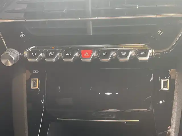 プジョー ２００８ GT 高知県 2022(令4)年 2.4万km パール 純正ディスプレイオーディオ/　【AppleCarPlay/ＡｎｄｒｏｉｄＡｕｔｏ】/サンルーフ/アクティブセーフティブレーキ/クルーズコントロール/ブラインドスポットモニター/レーンキープアシスト/インテリジェントハイビーム/パーキングセンサー/タイヤ空気圧警告/アンビエンスライト/ハーフレザーシート/シートヒーター