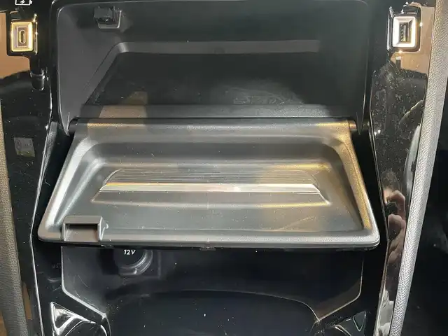 プジョー ２００８ GT 高知県 2022(令4)年 2.4万km パール 純正ディスプレイオーディオ/　【AppleCarPlay/ＡｎｄｒｏｉｄＡｕｔｏ】/サンルーフ/アクティブセーフティブレーキ/クルーズコントロール/ブラインドスポットモニター/レーンキープアシスト/インテリジェントハイビーム/パーキングセンサー/タイヤ空気圧警告/アンビエンスライト/ハーフレザーシート/シートヒーター