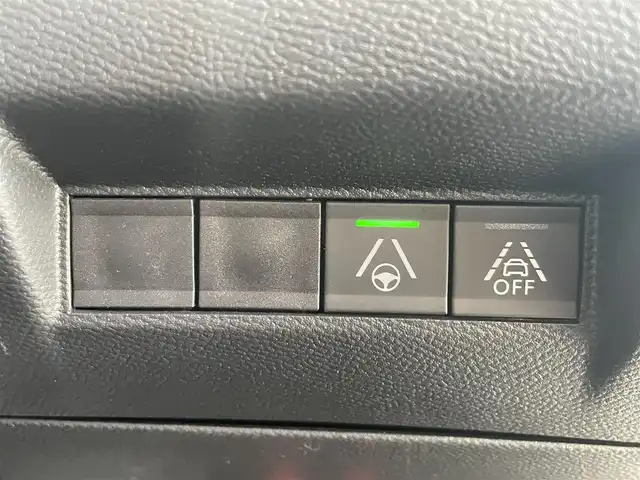 プジョー ２００８ GT 高知県 2022(令4)年 2.4万km パール 純正ディスプレイオーディオ/　【AppleCarPlay/ＡｎｄｒｏｉｄＡｕｔｏ】/サンルーフ/アクティブセーフティブレーキ/クルーズコントロール/ブラインドスポットモニター/レーンキープアシスト/インテリジェントハイビーム/パーキングセンサー/タイヤ空気圧警告/アンビエンスライト/ハーフレザーシート/シートヒーター