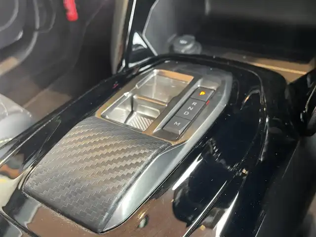 プジョー ２００８ GT 高知県 2022(令4)年 2.4万km パール 純正ディスプレイオーディオ/　【AppleCarPlay/ＡｎｄｒｏｉｄＡｕｔｏ】/サンルーフ/アクティブセーフティブレーキ/クルーズコントロール/ブラインドスポットモニター/レーンキープアシスト/インテリジェントハイビーム/パーキングセンサー/タイヤ空気圧警告/アンビエンスライト/ハーフレザーシート/シートヒーター