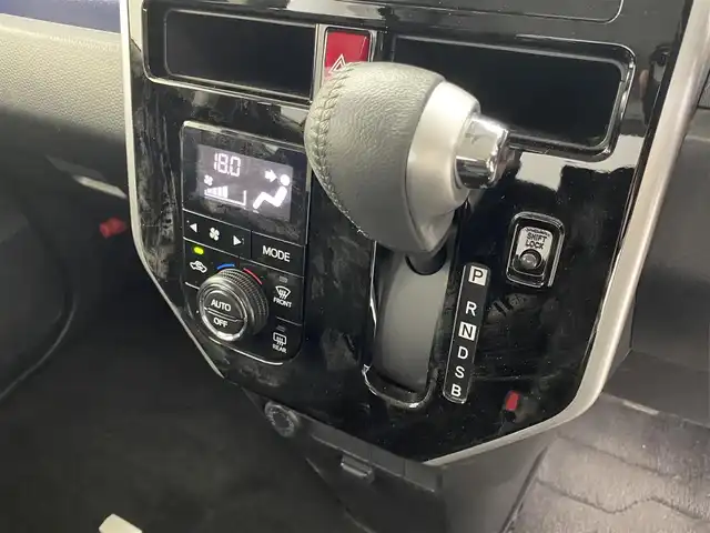トヨタ タンク カスタムG 福井県 2019(令1)年 0.7万km レーザーブルークリスタルシャイン 両側パワースライドドア /社外SDナビ　型式：CN-RE05WD/（フルセグTV CD DVD BT）/バックカメラ/ビルトイン ETC/前後ドラレコ/クルーズコントロール/衝突被害軽減ブレーキ/オートマチックハイビーム/LEDオートヘッドライト/フォグライト /コーナーセンサー /ステアリングリモコン/革巻きステアリング/保証書 取説