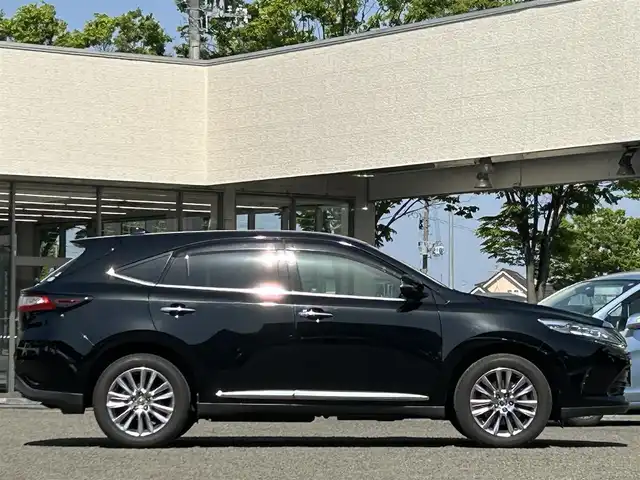 トヨタ ハリアー プレミアム 宮城県 2019(平31)年 3.1万km ブラック /純正ディーラーナビ（ＡＭ，ＦＭ，ＴＶ，ＢＴ）//レーダークルコン//D席パワーシート//パワーバックドア//プッシュスタート//横滑り防止機能//レーンディパーチャーアラート//レーントレーシングアシスト//ブレーキホールド//オートマチックハイビームスイッチ//パワーバックドア//バックカメラ//社外スタットレスタイヤ//２２５/６５R17