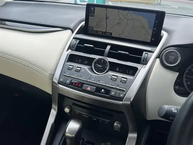 レクサス ＮＸ 300 バージョンL 三重県 2021(令3)年 5.3万km グラファイトブラックガラスフレーク ムーンルーフ/パノラミックビューモニター/セーフティシステムプラス/パーキングサポートブレーキ/ハンズフリーパワーバックドア/角型3眼LEDヘッドランプ/18インチアルミホイール/電動格納/リクライニング機能付リヤシート/革シート/シートヒーター（前席・後席）/シートベンチレーション（前席）/SDナビゲーション/地デジTV/Blu-ray/DVD/CD/Bluetooth
