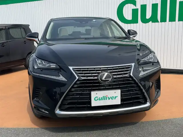 レクサス ＮＸ 300 バージョンL 三重県 2021(令3)年 5.3万km グラファイトブラックガラスフレーク ムーンルーフ/パノラミックビューモニター/セーフティシステムプラス/パーキングサポートブレーキ/ハンズフリーパワーバックドア/角型3眼LEDヘッドランプ/18インチアルミホイール/電動格納/リクライニング機能付リヤシート/革シート/シートヒーター（前席・後席）/シートベンチレーション（前席）/SDナビゲーション/地デジTV/Blu-ray/DVD/CD/Bluetooth
