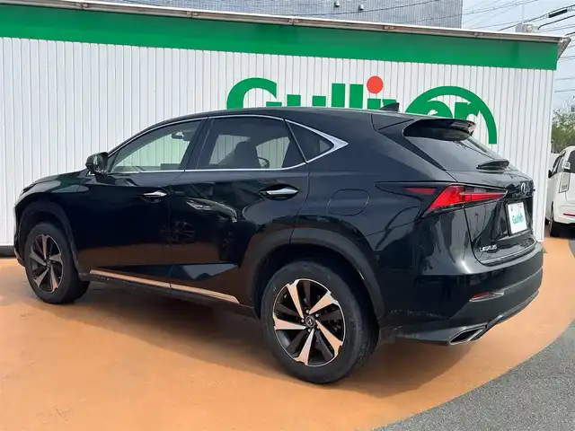 レクサス ＮＸ 300 バージョンL 三重県 2021(令3)年 5.3万km グラファイトブラックガラスフレーク ムーンルーフ/パノラミックビューモニター/セーフティシステムプラス/パーキングサポートブレーキ/ハンズフリーパワーバックドア/角型3眼LEDヘッドランプ/18インチアルミホイール/電動格納/リクライニング機能付リヤシート/革シート/シートヒーター（前席・後席）/シートベンチレーション（前席）/SDナビゲーション/地デジTV/Blu-ray/DVD/CD/Bluetooth