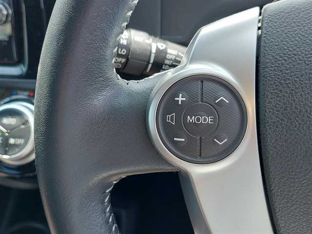 トヨタ アクア G 東京都 2016(平28)年 5.5万km ライムホワイトパールクリスタルシャイン ワンオーナー/フロントスポイラー/サイドスカート/リアアンダースポイラー/純正ナビ〈NSZT-W66T〉/・Bluetooth/・フルセグTV/・DVD/CD/バックカメラ/ビルトインETC/ドライブレコーダー/スマートキー/エンジンプッシュスタート/プリクラッシュセーフティ/レーンディパーチャーアラート/オートハイビーム