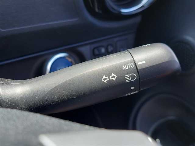 トヨタ アクア G 東京都 2016(平28)年 5.5万km ライムホワイトパールクリスタルシャイン ワンオーナー/フロントスポイラー/サイドスカート/リアアンダースポイラー/純正ナビ〈NSZT-W66T〉/・Bluetooth/・フルセグTV/・DVD/CD/バックカメラ/ビルトインETC/ドライブレコーダー/スマートキー/エンジンプッシュスタート/プリクラッシュセーフティ/レーンディパーチャーアラート/オートハイビーム