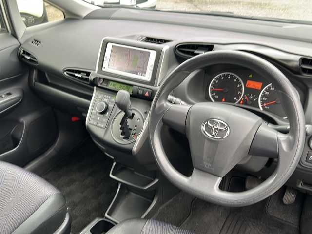 トヨタ ウィッシュ 1．8X 富山県 2013(平25)年 2.9万km シルバーマイカM ワンオーナー/スマートキー×２/純正メモリーナビ(NSCP-W62)/CD/BT/ワンセグTV/バックカメラ/社外１５インチAW/電格ウィンカーミラー/プッシュスタート/ISOFIX対応/リアワイパー/ALL AUTOパワーウィンドウ/横滑り防止装置/純正ドアバイザー/保証書・取説・ナビ取説/スタッドレス付純正ホイール車載