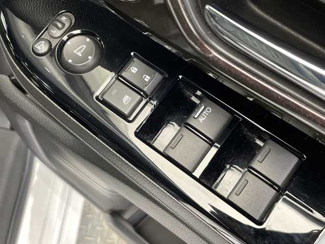 ホンダ Ｎ ＢＯＸ カスタム G L ターボ ホンダセンシング 栃木県 2019(令1)年 2.6万km プラチナホワイトパール 10インチフローティングナビ(CN-F1X10BD)/(フルセグTV/Bluetooth/CD/DVD/Blu-ray/USB)/ターボ/4WD/車高調/ホンダセンシング/ ・衝突軽減システム/ ・レーンキープアシスト/ ・オートクルーズコントロール/ ・オートハイビーム/シーケンシャルウィンカー/前後ドライブレコーダー/両側パワースライドドア/MTモード付AT/ハーフレザーシート/シートカバー(合皮黒)/前席シートヒーター/アイドリングストップ/LEDヘッドライト/オートライト/純正アルミホイール/純正フロアマット/スマートキー/スペアキー1本/取扱説明書