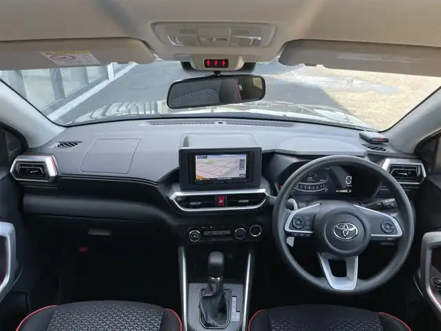 トヨタ ライズ G 道央・札幌 2024(令6)年 0.8万km ブラックマイカメタリック ４ＷＤ/寒冷地仕様/社外ナビ/【ＳＤ／ＢＴ／ＡＵＸ／ＵＳＢ】/フロント／サイド／バックカメラ/パノラミックビューモニター/ＬＥＤ/フォグランプ/オートライト/オートハイビーム/ヘッドライトレベライザー/プリクラッシュセーフティ/車線逸脱警報/先行者発進告知/横滑り防止装置/ＵＳＢ出力電源/オート電動格納ミラー/社外フロアマット/プッシュスタート/スマートキー×２