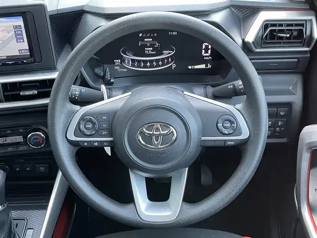 トヨタ ライズ G 道央・札幌 2024(令6)年 0.8万km ブラックマイカメタリック ４ＷＤ/寒冷地仕様/社外ナビ/【ＳＤ／ＢＴ／ＡＵＸ／ＵＳＢ】/フロント／サイド／バックカメラ/パノラミックビューモニター/ＬＥＤ/フォグランプ/オートライト/オートハイビーム/ヘッドライトレベライザー/プリクラッシュセーフティ/車線逸脱警報/先行者発進告知/横滑り防止装置/ＵＳＢ出力電源/オート電動格納ミラー/社外フロアマット/プッシュスタート/スマートキー×２
