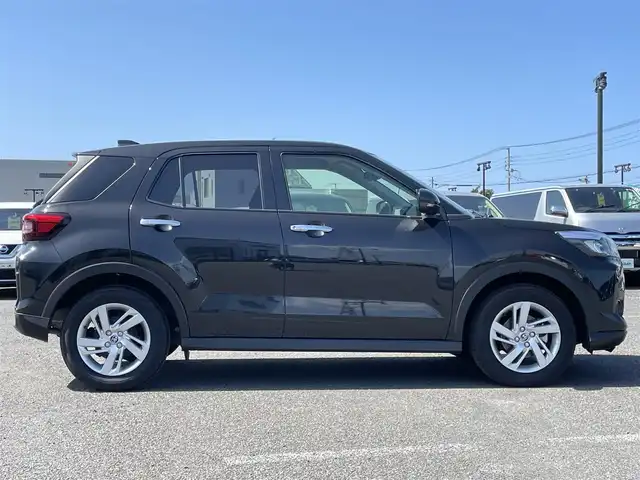 トヨタ ライズ G 道央・札幌 2024(令6)年 0.8万km ブラックマイカメタリック ４ＷＤ/寒冷地仕様/社外ナビ/【ＳＤ／ＢＴ／ＡＵＸ／ＵＳＢ】/フロント／サイド／バックカメラ/パノラミックビューモニター/ＬＥＤ/フォグランプ/オートライト/オートハイビーム/ヘッドライトレベライザー/プリクラッシュセーフティ/車線逸脱警報/先行者発進告知/横滑り防止装置/ＵＳＢ出力電源/オート電動格納ミラー/社外フロアマット/プッシュスタート/スマートキー×２