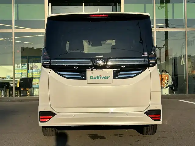 トヨタ ヴォクシー S－Z 愛媛県 2023(令5)年 1.2万km ホワイトパールクリスタルシャイン 純正10.5型ディスプレイオーディオプラス/CD/DVD/フルセグTV/Bluetooth/HDMI/純正13.2インチフリップダウンモニター/ガイド付きバックカメラ/プリクラッシュセーフティシステム/レーントレーシングアシスト/パーキングサポートブレーキ/レーダークルーズコントロール/プロジェクター式LEDヘッドライト/ハーフレザーシート/前席シートヒーター/両側パワースライドドア/オートライト/革巻きステアリング/ステアリングスイッチ/純正17インチAW/プッシュスタート/TVキャンセラー/ビルトインETC2.0/前方ドライブレコーダー/フロアマット/オート電動格納ミラー