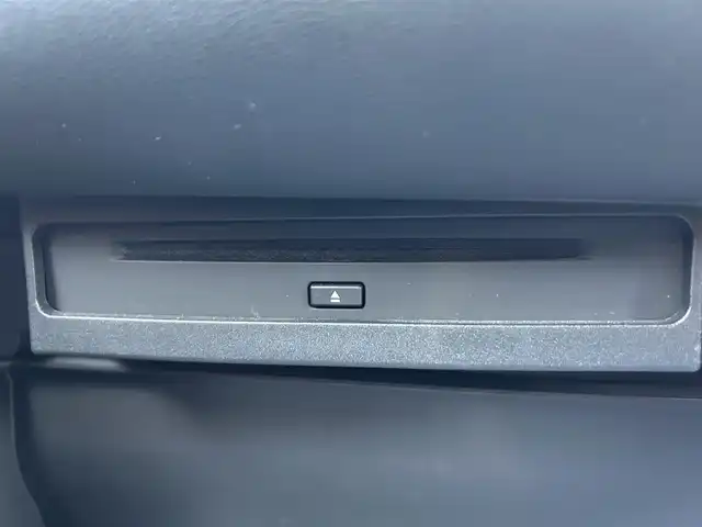 トヨタ ヴォクシー S－Z 愛媛県 2023(令5)年 1.2万km ホワイトパールクリスタルシャイン 純正10.5型ディスプレイオーディオプラス/CD/DVD/フルセグTV/Bluetooth/HDMI/純正13.2インチフリップダウンモニター/ガイド付きバックカメラ/プリクラッシュセーフティシステム/レーントレーシングアシスト/パーキングサポートブレーキ/レーダークルーズコントロール/プロジェクター式LEDヘッドライト/ハーフレザーシート/前席シートヒーター/両側パワースライドドア/オートライト/革巻きステアリング/ステアリングスイッチ/純正17インチAW/プッシュスタート/TVキャンセラー/ビルトインETC2.0/前方ドライブレコーダー/フロアマット/オート電動格納ミラー