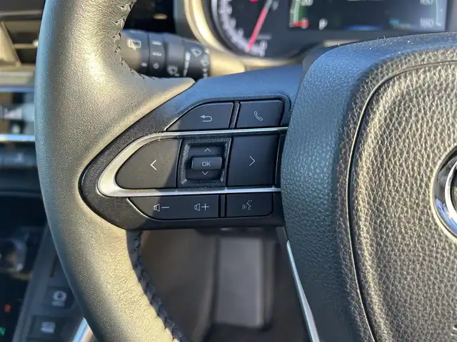 トヨタ ヴォクシー S－Z 愛媛県 2023(令5)年 1.2万km ホワイトパールクリスタルシャイン 純正10.5型ディスプレイオーディオプラス/CD/DVD/フルセグTV/Bluetooth/HDMI/純正13.2インチフリップダウンモニター/ガイド付きバックカメラ/プリクラッシュセーフティシステム/レーントレーシングアシスト/パーキングサポートブレーキ/レーダークルーズコントロール/プロジェクター式LEDヘッドライト/ハーフレザーシート/前席シートヒーター/両側パワースライドドア/オートライト/革巻きステアリング/ステアリングスイッチ/純正17インチAW/プッシュスタート/TVキャンセラー/ビルトインETC2.0/前方ドライブレコーダー/フロアマット/オート電動格納ミラー