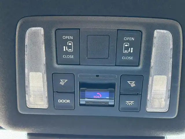 トヨタ ヴォクシー S－Z 愛媛県 2023(令5)年 1.2万km ホワイトパールクリスタルシャイン 純正10.5型ディスプレイオーディオプラス/CD/DVD/フルセグTV/Bluetooth/HDMI/純正13.2インチフリップダウンモニター/ガイド付きバックカメラ/プリクラッシュセーフティシステム/レーントレーシングアシスト/パーキングサポートブレーキ/レーダークルーズコントロール/プロジェクター式LEDヘッドライト/ハーフレザーシート/前席シートヒーター/両側パワースライドドア/オートライト/革巻きステアリング/ステアリングスイッチ/純正17インチAW/プッシュスタート/TVキャンセラー/ビルトインETC2.0/前方ドライブレコーダー/フロアマット/オート電動格納ミラー