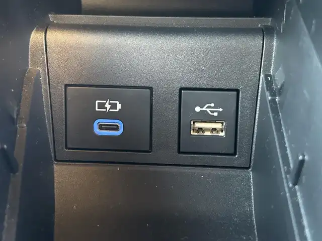 トヨタ ヴォクシー S－Z 愛媛県 2023(令5)年 1.2万km ホワイトパールクリスタルシャイン 純正10.5型ディスプレイオーディオプラス/CD/DVD/フルセグTV/Bluetooth/HDMI/純正13.2インチフリップダウンモニター/ガイド付きバックカメラ/プリクラッシュセーフティシステム/レーントレーシングアシスト/パーキングサポートブレーキ/レーダークルーズコントロール/プロジェクター式LEDヘッドライト/ハーフレザーシート/前席シートヒーター/両側パワースライドドア/オートライト/革巻きステアリング/ステアリングスイッチ/純正17インチAW/プッシュスタート/TVキャンセラー/ビルトインETC2.0/前方ドライブレコーダー/フロアマット/オート電動格納ミラー