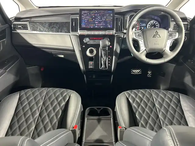 三菱 デリカＤ：５ ブラックエディション 神奈川県 2025(令7)年 0.2万km 黒 4WD/社外アルパイン11型メモリーナビゲーション【EX11NX】/フルセグ　Bluetooth　CD DVD　USB　AUX　AM FM SD　HDMI/純正アラウンドビューモニター【自動防眩ルームミラー】/両側電動スライドドア/電動サイドステップ/パワーパックドア/e-Assisth/衝突被害軽減ブレーキシステム/車線逸脱警報システム/レーダークルーズコントロール/オートマチックハイビーム/誤発進抑制機能/後側方車両検知警報システム/後退時車両検知警報システム/オートストップ＆ゴー/革巻きステアリング/パドルシフト/ステアリングヒーター/レザーシート/運転席パワーシート/前席シートヒーター/2列目キャプテンシート/アクセサリーコンセント【フロアコンソール後方】/リアクーラー/リアヒーター/3列目ヒーターダクト/プッシュスタート/スマートキー/LEDヘッドランプ/LEDフロントフォグランプ/オートライト/純正18インチアルミホイール/純正フロアマット