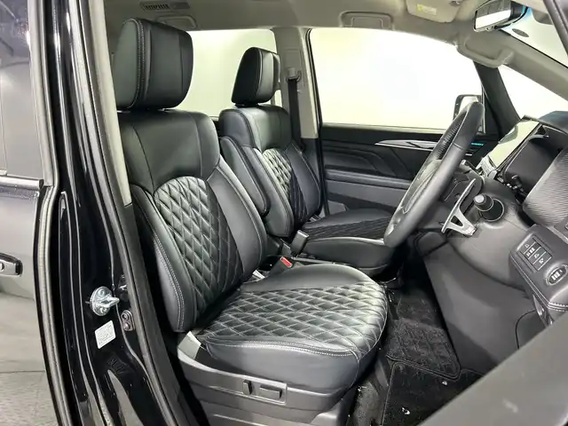 三菱 デリカＤ：５ ブラックエディション 神奈川県 2025(令7)年 0.2万km 黒 4WD/社外アルパイン11型メモリーナビゲーション【EX11NX】/フルセグ　Bluetooth　CD DVD　USB　AUX　AM FM SD　HDMI/純正アラウンドビューモニター【自動防眩ルームミラー】/両側電動スライドドア/電動サイドステップ/パワーパックドア/e-Assisth/衝突被害軽減ブレーキシステム/車線逸脱警報システム/レーダークルーズコントロール/オートマチックハイビーム/誤発進抑制機能/後側方車両検知警報システム/後退時車両検知警報システム/オートストップ＆ゴー/革巻きステアリング/パドルシフト/ステアリングヒーター/レザーシート/運転席パワーシート/前席シートヒーター/2列目キャプテンシート/アクセサリーコンセント【フロアコンソール後方】/リアクーラー/リアヒーター/3列目ヒーターダクト/プッシュスタート/スマートキー/LEDヘッドランプ/LEDフロントフォグランプ/オートライト/純正18インチアルミホイール/純正フロアマット