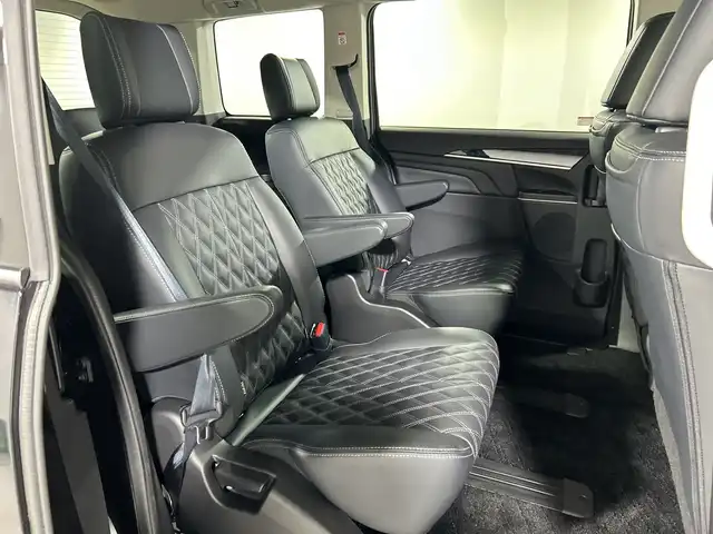 三菱 デリカＤ：５ ブラックエディション 神奈川県 2025(令7)年 0.2万km 黒 4WD/社外アルパイン11型メモリーナビゲーション【EX11NX】/フルセグ　Bluetooth　CD DVD　USB　AUX　AM FM SD　HDMI/純正アラウンドビューモニター【自動防眩ルームミラー】/両側電動スライドドア/電動サイドステップ/パワーパックドア/e-Assisth/衝突被害軽減ブレーキシステム/車線逸脱警報システム/レーダークルーズコントロール/オートマチックハイビーム/誤発進抑制機能/後側方車両検知警報システム/後退時車両検知警報システム/オートストップ＆ゴー/革巻きステアリング/パドルシフト/ステアリングヒーター/レザーシート/運転席パワーシート/前席シートヒーター/2列目キャプテンシート/アクセサリーコンセント【フロアコンソール後方】/リアクーラー/リアヒーター/3列目ヒーターダクト/プッシュスタート/スマートキー/LEDヘッドランプ/LEDフロントフォグランプ/オートライト/純正18インチアルミホイール/純正フロアマット