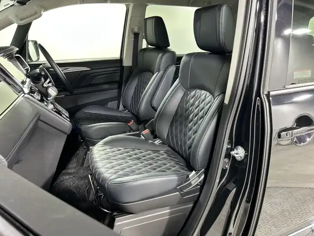 三菱 デリカＤ：５ ブラックエディション 神奈川県 2025(令7)年 0.2万km 黒 4WD/社外アルパイン11型メモリーナビゲーション【EX11NX】/フルセグ　Bluetooth　CD DVD　USB　AUX　AM FM SD　HDMI/純正アラウンドビューモニター【自動防眩ルームミラー】/両側電動スライドドア/電動サイドステップ/パワーパックドア/e-Assisth/衝突被害軽減ブレーキシステム/車線逸脱警報システム/レーダークルーズコントロール/オートマチックハイビーム/誤発進抑制機能/後側方車両検知警報システム/後退時車両検知警報システム/オートストップ＆ゴー/革巻きステアリング/パドルシフト/ステアリングヒーター/レザーシート/運転席パワーシート/前席シートヒーター/2列目キャプテンシート/アクセサリーコンセント【フロアコンソール後方】/リアクーラー/リアヒーター/3列目ヒーターダクト/プッシュスタート/スマートキー/LEDヘッドランプ/LEDフロントフォグランプ/オートライト/純正18インチアルミホイール/純正フロアマット