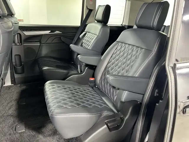 三菱 デリカＤ：５ ブラックエディション 神奈川県 2025(令7)年 0.2万km 黒 4WD/社外アルパイン11型メモリーナビゲーション【EX11NX】/フルセグ　Bluetooth　CD DVD　USB　AUX　AM FM SD　HDMI/純正アラウンドビューモニター【自動防眩ルームミラー】/両側電動スライドドア/電動サイドステップ/パワーパックドア/e-Assisth/衝突被害軽減ブレーキシステム/車線逸脱警報システム/レーダークルーズコントロール/オートマチックハイビーム/誤発進抑制機能/後側方車両検知警報システム/後退時車両検知警報システム/オートストップ＆ゴー/革巻きステアリング/パドルシフト/ステアリングヒーター/レザーシート/運転席パワーシート/前席シートヒーター/2列目キャプテンシート/アクセサリーコンセント【フロアコンソール後方】/リアクーラー/リアヒーター/3列目ヒーターダクト/プッシュスタート/スマートキー/LEDヘッドランプ/LEDフロントフォグランプ/オートライト/純正18インチアルミホイール/純正フロアマット