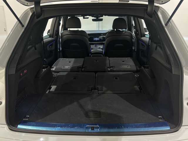 アウディ Ｑ７ 55TFSIクワトロ Sライン 新潟県 2021(令3)年 4.5万km グレイシアホワイトメタリック オプション/オプションカラー　グレイシアホワイトメタリック/7シーターパッケージ/・3列シート/・4ゾーンオートマチックエアコンディショナー/・パワードアクロージング/スペシャルオプション/プレミアムパッケージ/・エクステンディッドアルミニウムブラック/ブラックグラスルックコントロールパネル/・プライバシーガラス/BOSEサウンドシステム/標準装備/・バーチャルコックピット/・MMIナビゲーション/・Bluetooth/・TVチューナー/・アダプティブクルーズコントロール/・アクティブレーンアシスト/・フロントクロストラフィックアシスト/・カーブストーンアシスト/・ホールドアシスト/・アウディプレセンスフロント/リア/・サラウンドビューカメラ/・タイヤプレッシャーワーニング/・オートマチック テールゲート/・マトリクスLEDヘッドライト/・LEDリヤコンビネーションライト/・S lineバンパー/・バルコナレザー S lineロゴ/・シートヒーター/・パドルシフト/・HUD/・マルチカラーアンビエントライティング/・アダプティブエアサスペンション スポーツ/・48Vマイルドハイブリッド